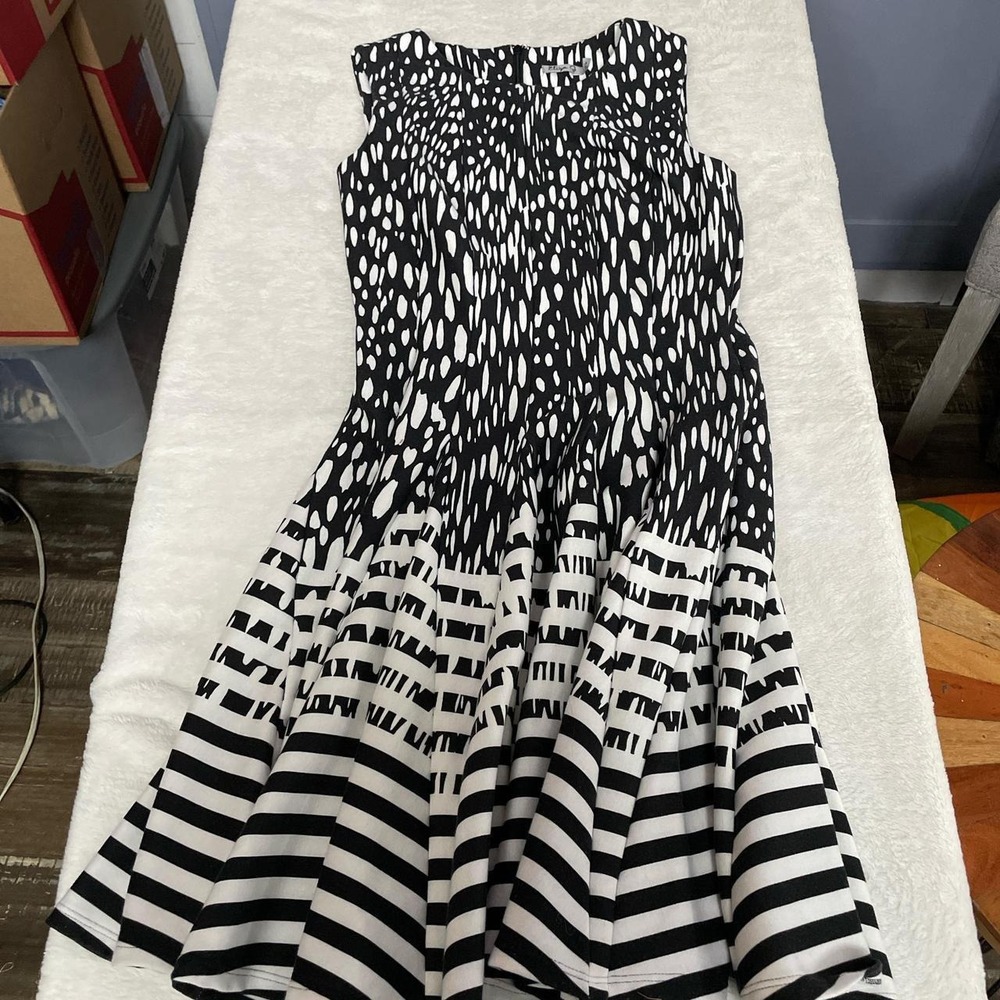 Black and white Dress flowing skirt